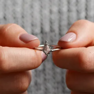 Gold ring with kite salt'n'pepper diamond BILL Thumbnail