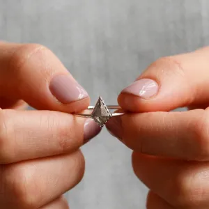 Minimalist kite salt'n'pepper diamond ring BILLIE Thumbnail