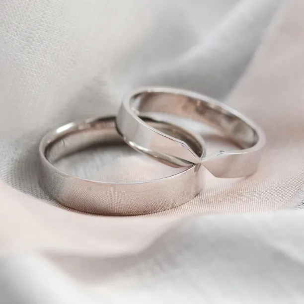 Gold wedding rings with tapered center TAPPI Image