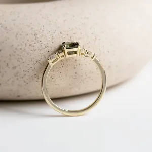 Elegantní zásnubní prsten s přírodním safírem a diamanty MAIDEN Thumbnail