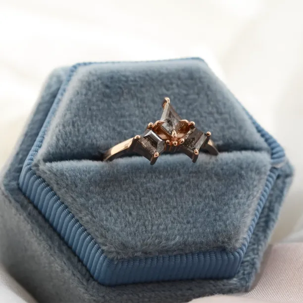 Original ring with gray salt'n'pepper diamonds TOMMASO Image