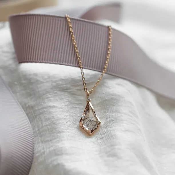 Přívěsek s rutil quartzem a diamantem MATTIAS Image