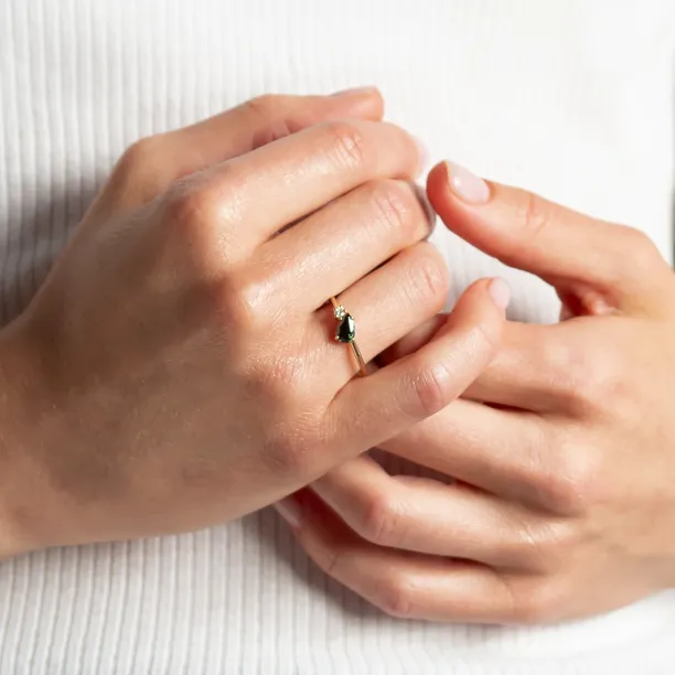 Toi et Moi ring with green lab grown and white diamond DUALITY Image