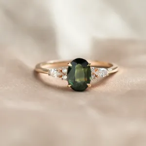 Zásnubní prsten s přírodním zeleným safírem a diamanty ETERNELLE