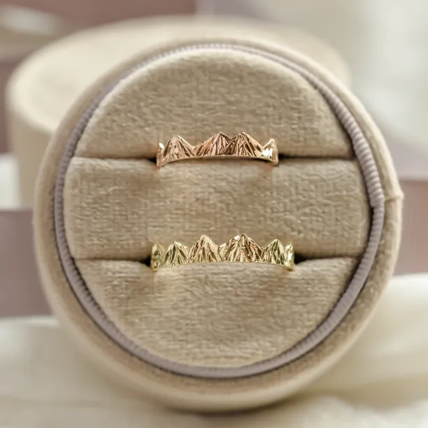 Netradiční snubní prsteny s motivem hor DOLOMITY Image