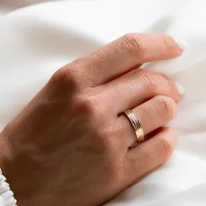 Zlaté snubní prsteny s povrchem stromové kůry BRANCH