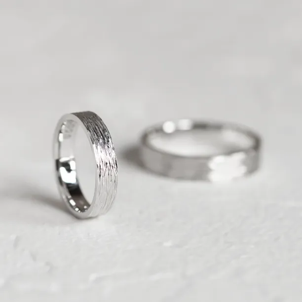 Zlaté snubní prsteny s povrchem stromové kůry BRANCH Image