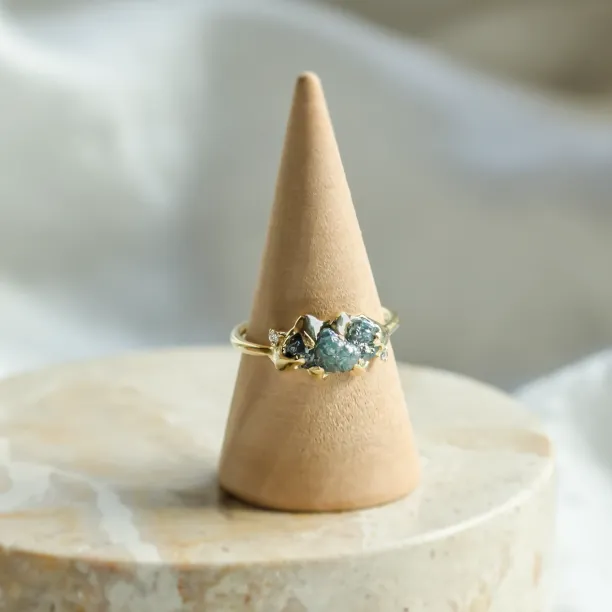 Prsten ze zlata se surovým modrým diamantem a klasickými diamanty POSEIDON Image