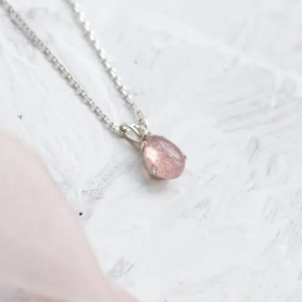 Gold necklace with strawberry quartz and diamond FRESA Image