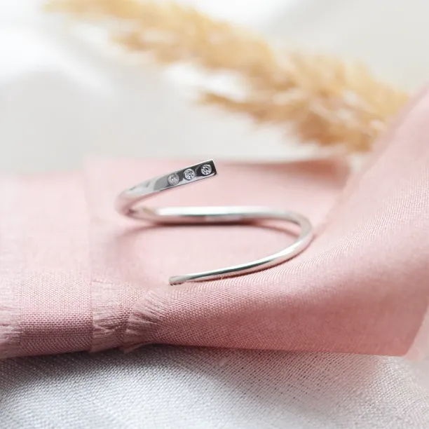 Gold spiral ring with diamonds CHIARA Image