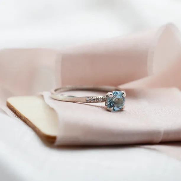 Modrý topaz ve zlatém prstenu s diamanty GINEVRA Image