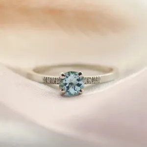 Modrý topaz ve zlatém prstenu s diamanty GINEVRA Thumbnail