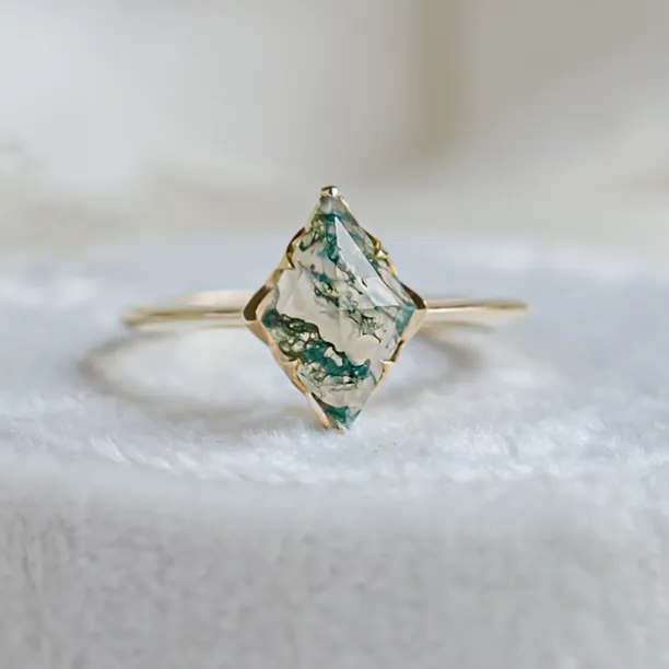 Engagement ring with moss agate GIULIA Image