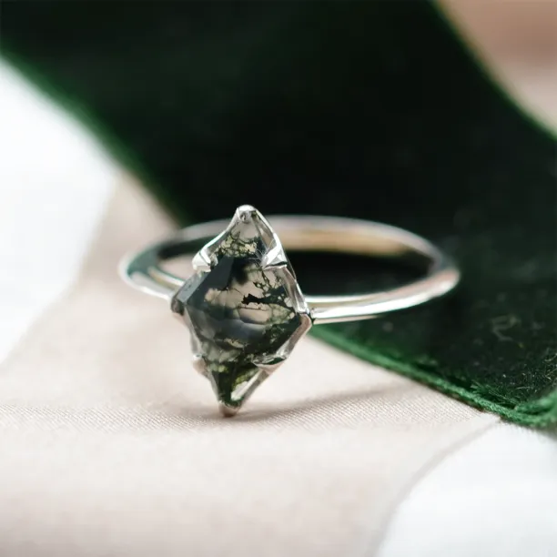 Engagement ring with moss agate GIULIA Image