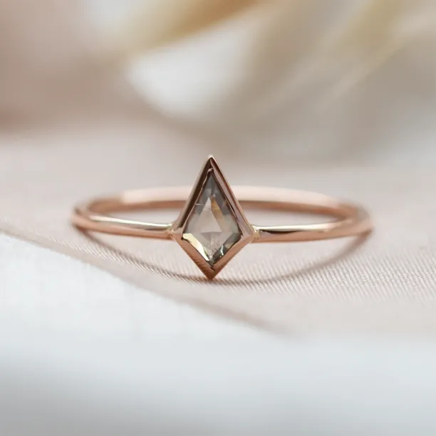 Minimalist kite salt and pepper diamond ring DAKOTA Image