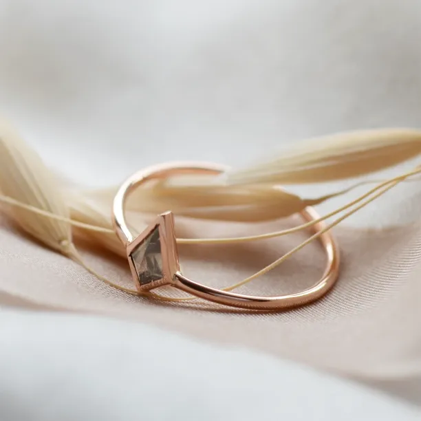 Minimalist kite salt and pepper diamond ring DAKOTA Image