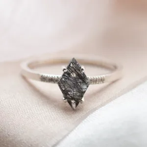 Zlatý prsten s kite rutilovým křišťálem a diamanty ESTER Thumbnail