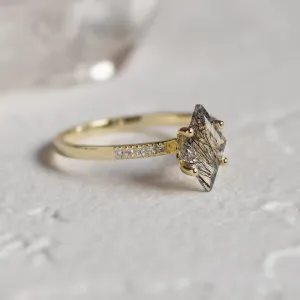 Zlatý prsten s kite rutilovým křišťálem a diamanty ESTER Thumbnail
