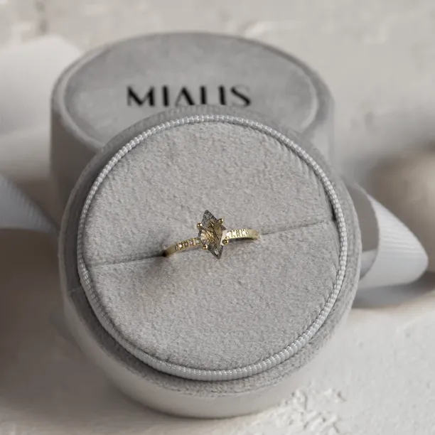 Zlatý prsten s kite rutilovým křišťálem a diamanty ESTER Image