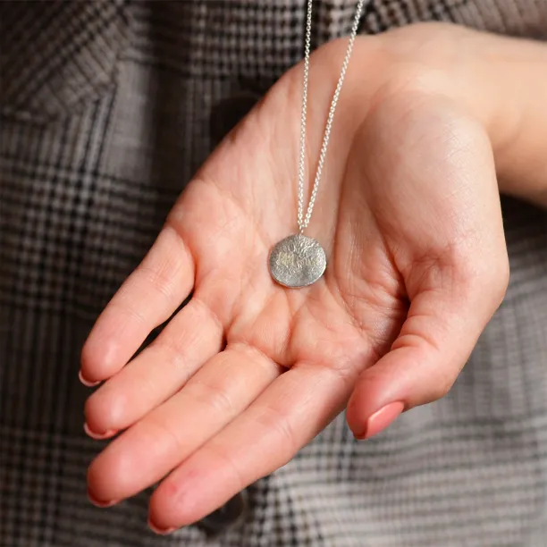 Strukturovaný personalizovaný náhrdelnik s libovolným gravírem MOM Image