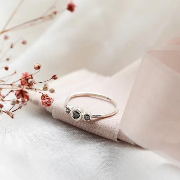 Gold ring with three salt and pepper diamonds TRIO Image