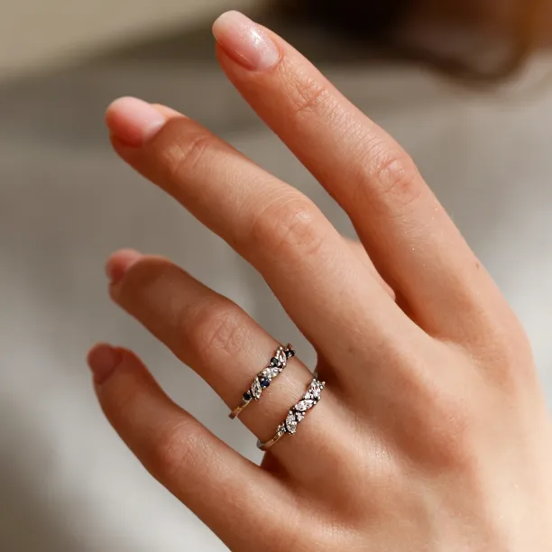 Zlatý prsten s kulatými a markýz diamanty  VALLYS Image