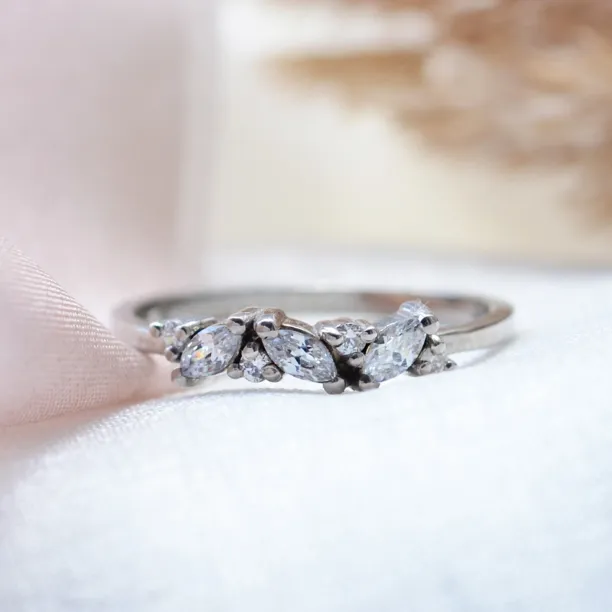 Zlatý prsten s kulatými a markýz diamanty  VALLYS Image