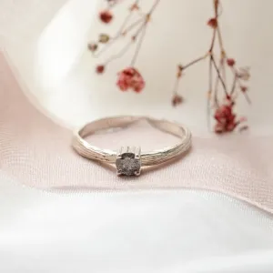 Zlatý prsten ve tvaru stromové kůry se salt and pepper diamantem SALTY Thumbnail