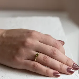 Zlatý prsten ve tvaru stromové kůry s olivínem OLIVE Thumbnail