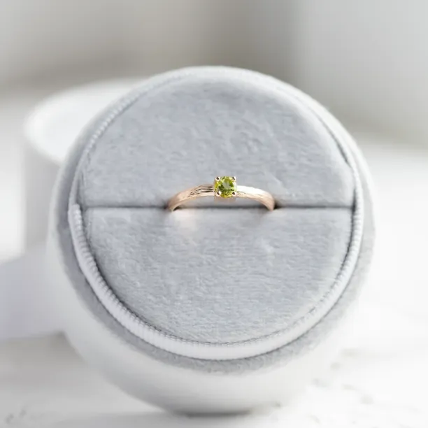 Zlatý prsten ve tvaru stromové kůry s olivínem OLIVE Image