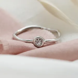 Minimalist curvy engagement ring with diamond NOLLAIG