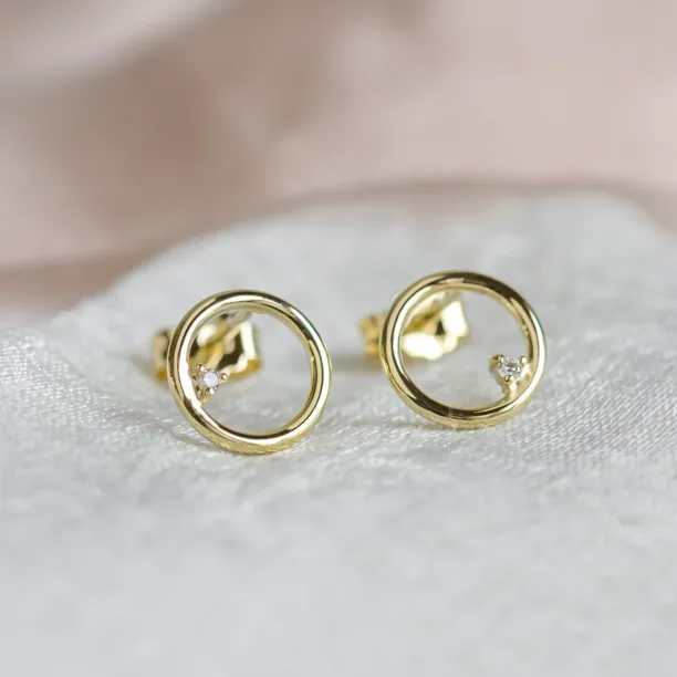 Zlaté karma náušnice s diamanty GARURASANA Image