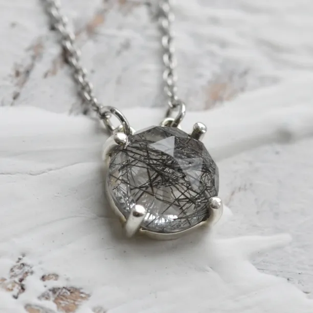 Zlatý náhrdelník s kulatým rutilovým křišťálem MACHA Image