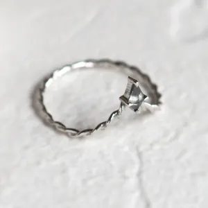 Netradiční snubní prsten s kite salt and pepper diamantem NIAM Thumbnail