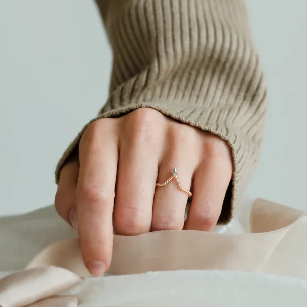 Vykrojený prsten s kite salt and pepper diamantem ISOLDE Image