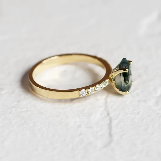 Gold ring with pear moss agate and diamonds EALGA Image