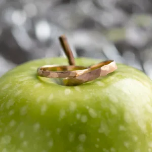 Matné snubní prsteny s tepaným povrchem ETAIN Thumbnail