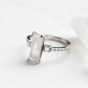 Zlatý prsten s baguette měsíčním kamenem a diamanty TIGE Thumbnail