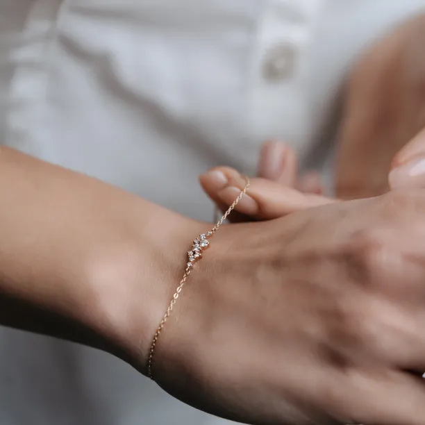 Zlatý náramek s diamanty v cluster stylu CLARENCE Image