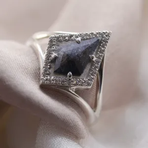 Spectacular kite salt and pepper diamond ring in solid gold CATHAL Thumbnail