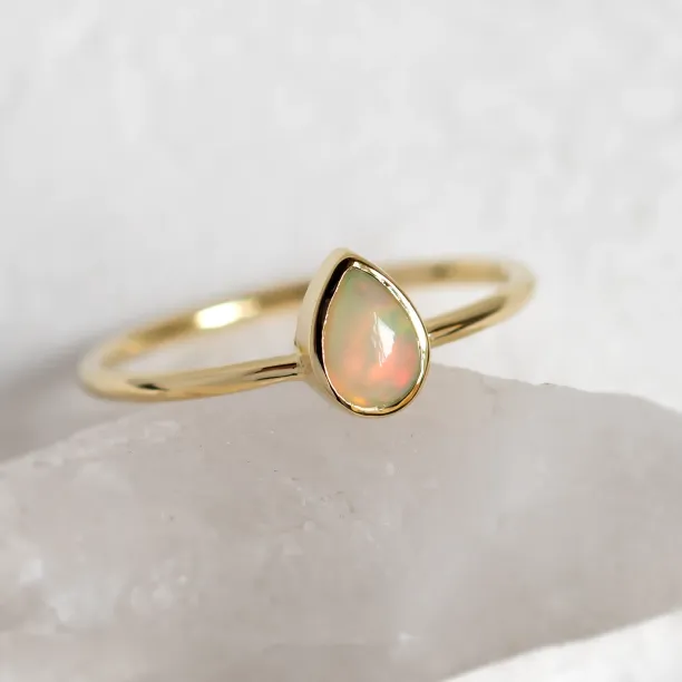 Pear white opal ring in solid gold FINN Image