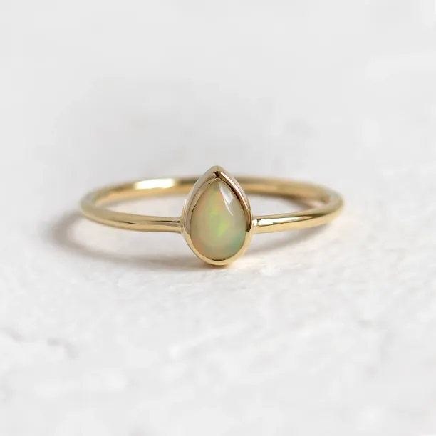 Pear white opal ring in solid gold FINN Image