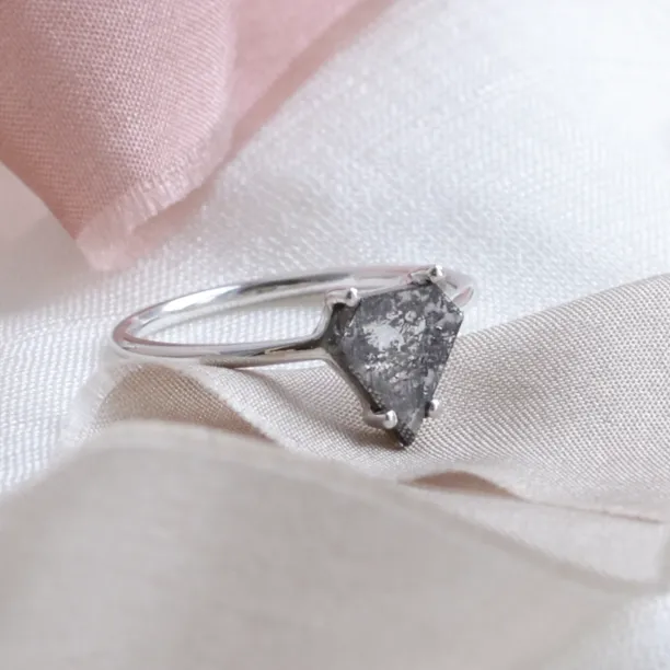 Geometric slice salt´n´pepper diamond ring SORCHA Image