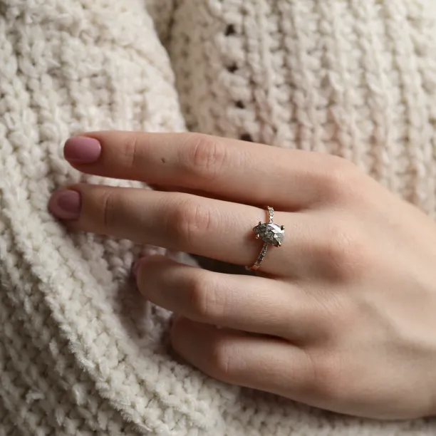 Vintage salt and pepper diamond engagement ring GRIONA Image