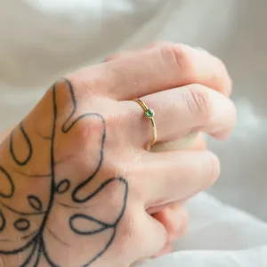 Zlatý minimalistický prsten se smaragdem CARAGH Thumbnail