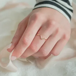 Zlatý minimalistický prsten ve tvaru hor ALPINE Thumbnail