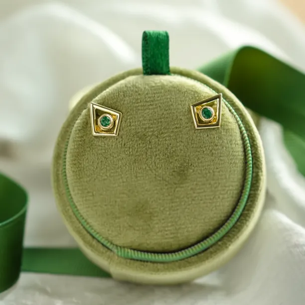 Modulární zlaté náušnice v kite tvaru s drahokamy KAYLEE Image