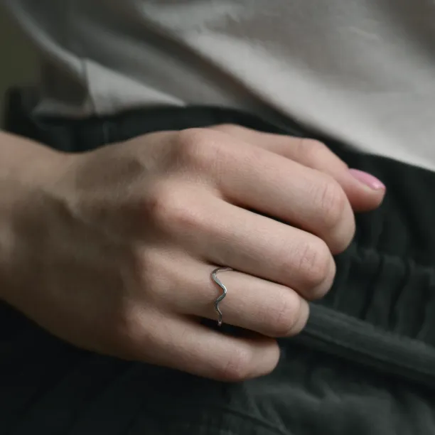 Zlatý minimalistický prsten ve tvaru hor ALPINE Image