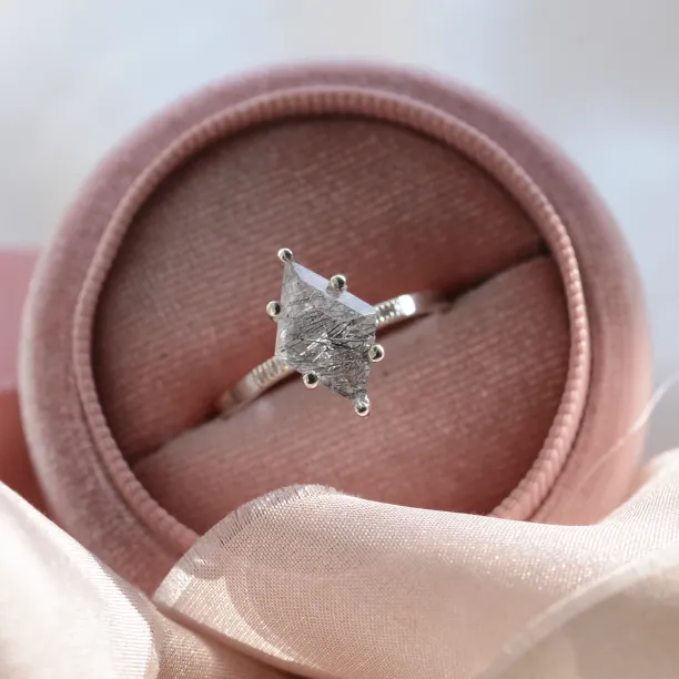 Original gold ring with rutilated quartz and diamonds MAIREAD Image