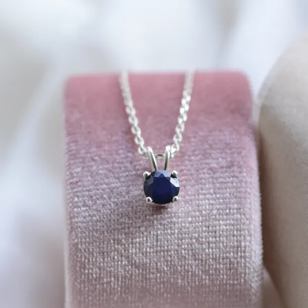 Gold pendant with blue saphire EFEMER Image